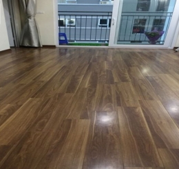 Thi công Sàn nhựa hèm khóa chuyên nghiệp tại Thuận An