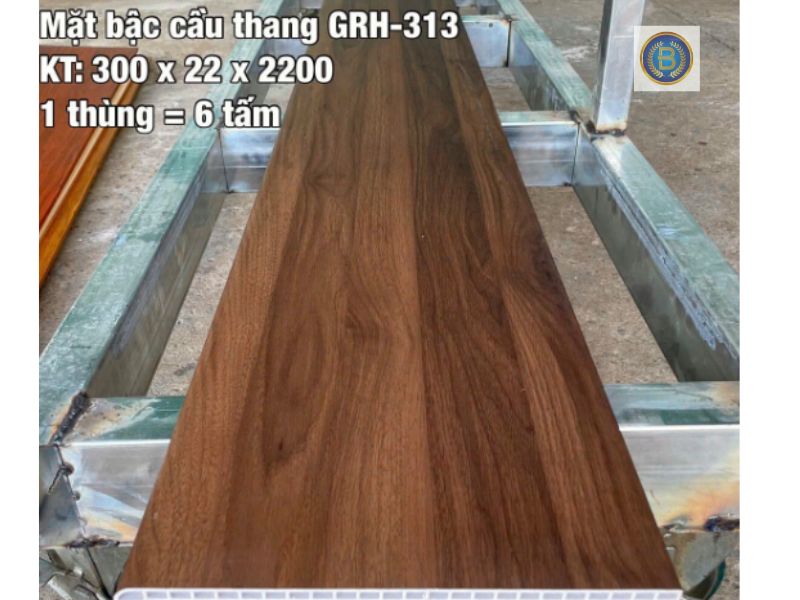 Mặt bậc cầu thang nhựa giả gỗ Mặt bậc cầu thang nhựa giả gỗ