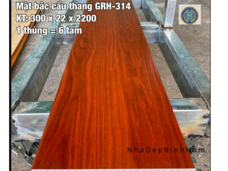 Mặt bậc cầu thang nhựa giả gỗ Mặt bậc cầu thang nhựa giả gỗ