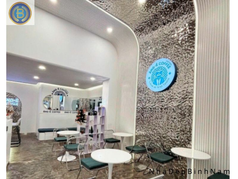 Dùng tấm Inox decor trang trí quán cf, mặt bằng tạo điểm nhấn sang trọng