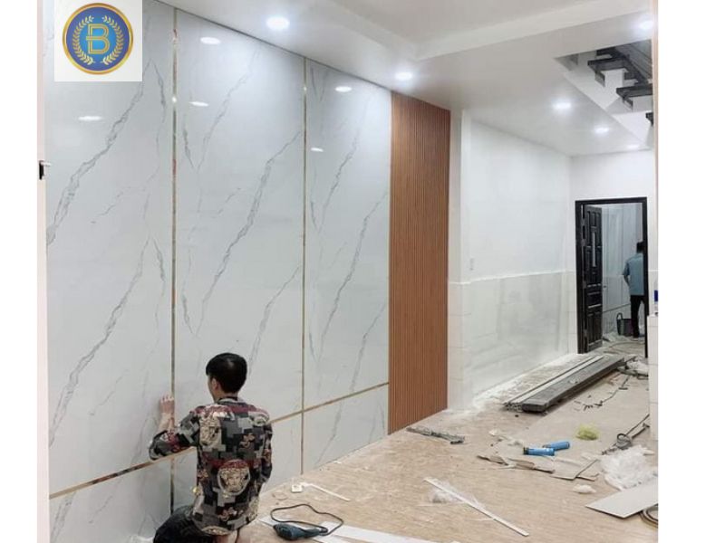 Trang trí vách bằng tấm ốp PVC vân đá+ nhấn nhẹ Lam sóng