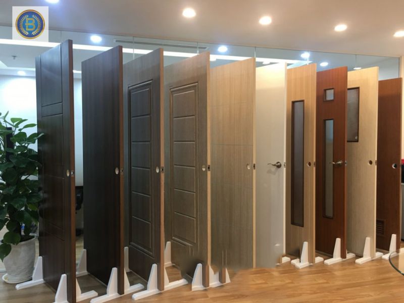 Catalogue cửa cho khách tới showroom xem cận chất dễ dàng hơn