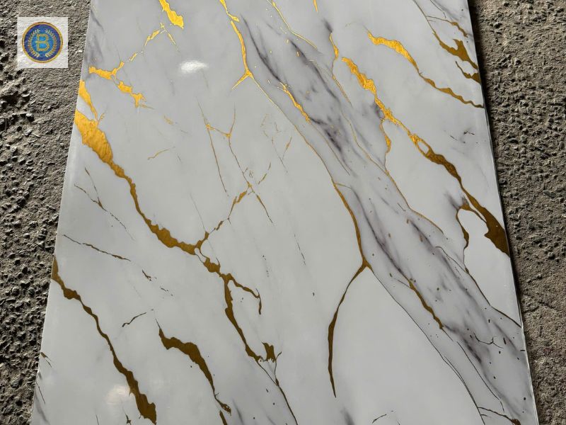 Tấm ốp nhựa dát vàng, màu hot cho mọi công trình Tấm ốp nhựa dát vàng, màu hot cho mọi công trình