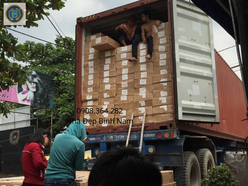 Xe xuống hàng cho kho tại Nhà Đẹp Bình Nam Xe xuống hàng cho kho tại Nhà Đẹp Bình Nam