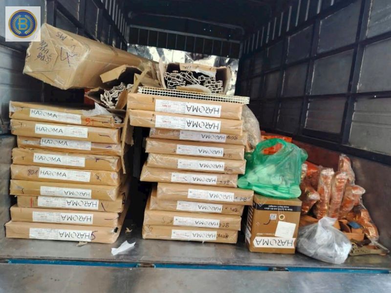 Giao hàng tấm ốp tận nơi cho khách Giao hàng tấm ốp tận nơi cho khách