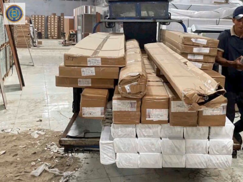 Giao hàng nhanh chóng - Shipper thân thiện Giao hàng nhanh chóng - Shipper thân thiện