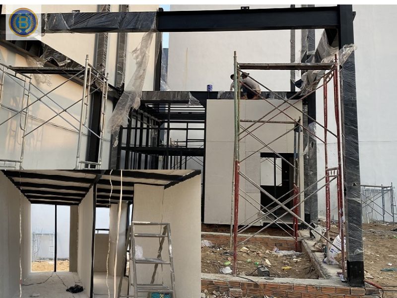 Kết cấu khung thép chắc chắn, bền bỉ