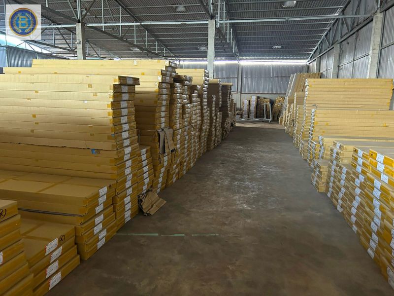 Kho hàng với đa dạng mẫu mà, kích thước Kho hàng với đa dạng mẫu mà, kích thước