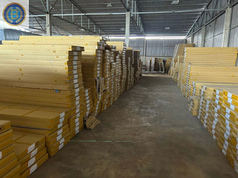 Kho hàng Tấm ốp luôn sẵn sô lượng tại Bình Nam