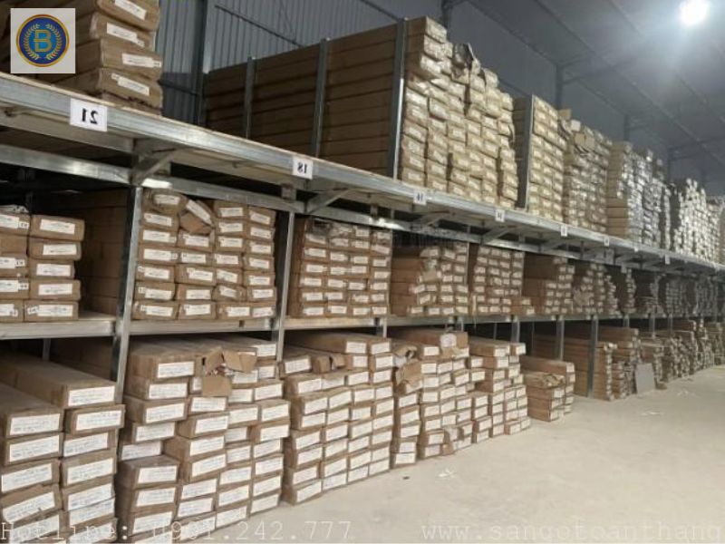 Kho hàng Len Chân Tường Nhựa Nhà Đẹp Bình Nam