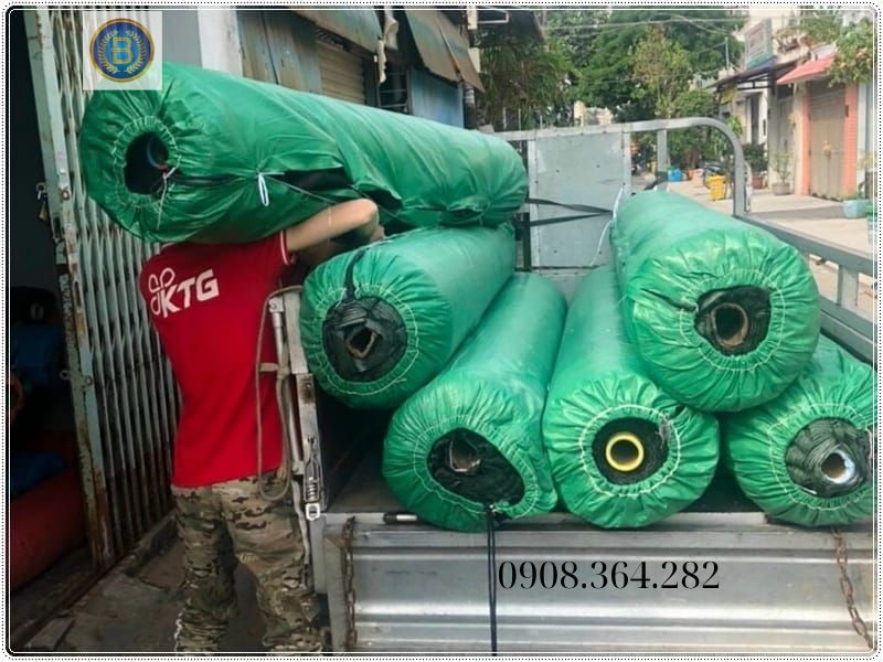 Giao hàng thảm cỏ cho khách lẻ tại Biên Hòa