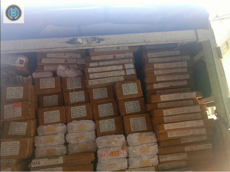 Giao hàng tấm ốp cho khách Giao hàng tấm ốp cho khách